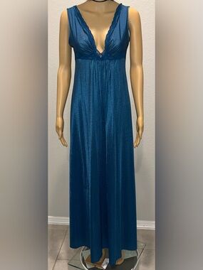 Plunging blue V-Neck Maxi Nightgown & matching Robe